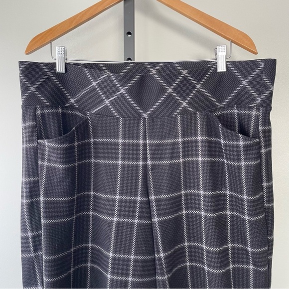 Torrid Black and White Plaid Trousers - Picture 4 of 7